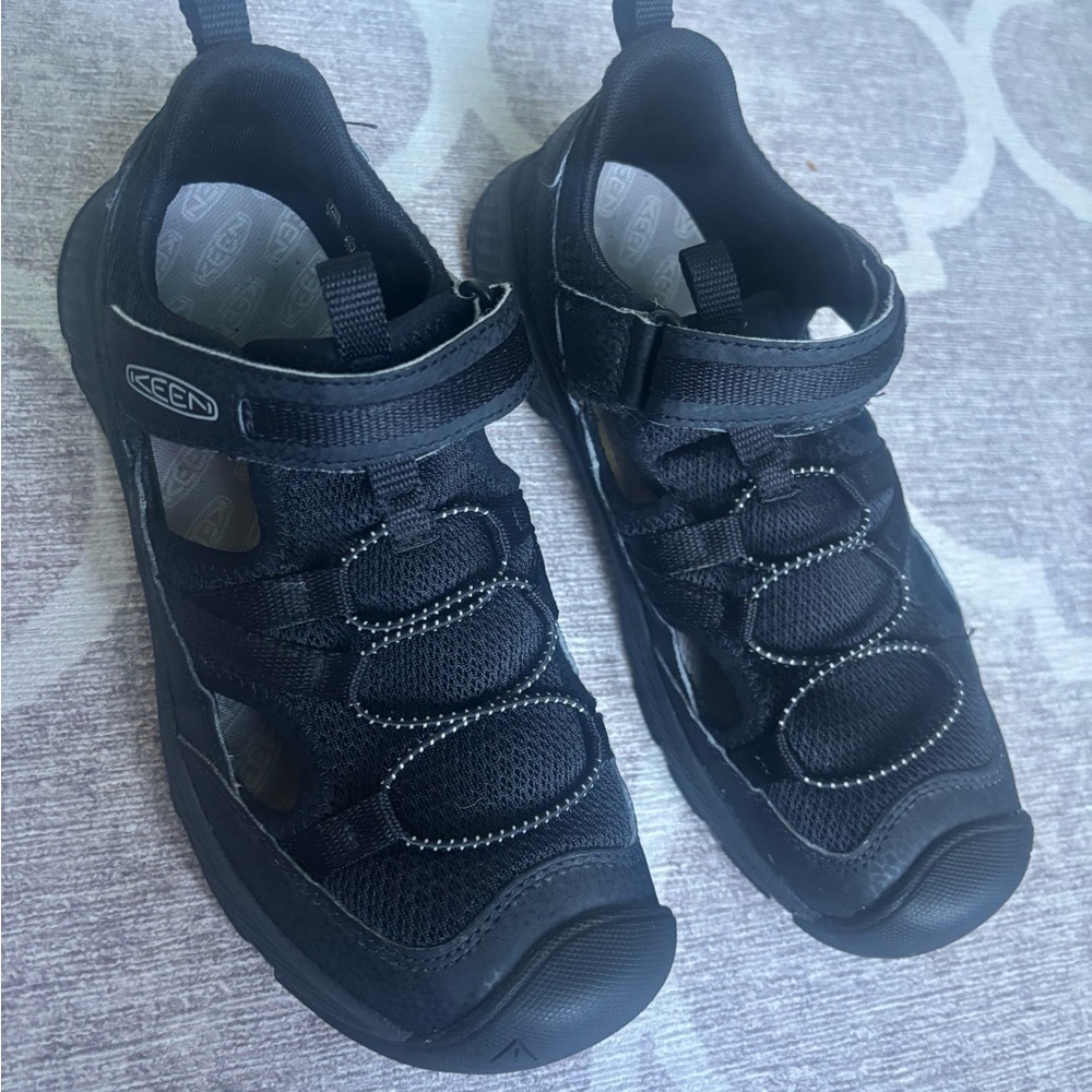 KEEN Motozoa Black Sandal / Big Kid Size 4